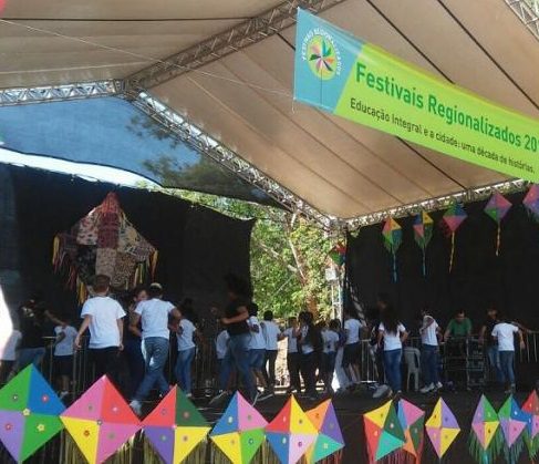 Praça Duque de Caxias recebe alunos das escolas municipais integradas